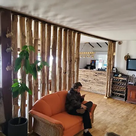 Hanu Lu Mos Opinca